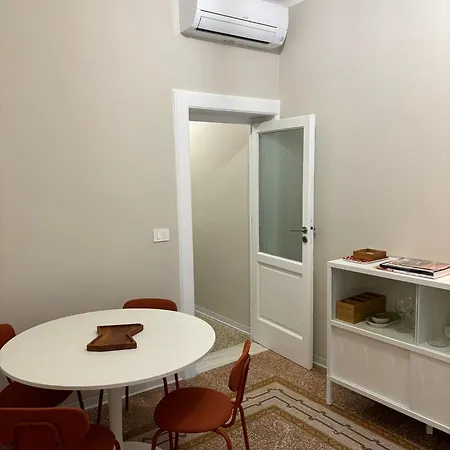 Lägenhetshotell Casa Di Leonardo Elegant & Comfort Bari